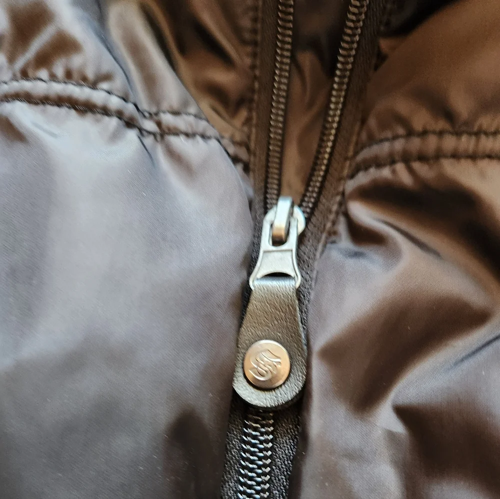 Men's Black Puffer Vest - Size XXL - Picture 3 of 9